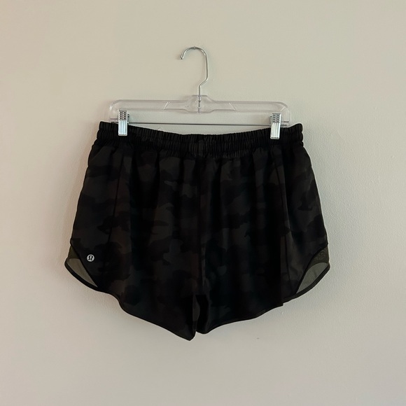 Lululemon Hotty Hot Camo Shorts Size 14 Tall - Picture 2 of 5